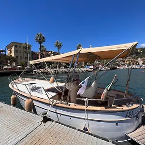 Appartement Welcome Riviera - Al Castello-vista Mare -romantico E A 20 Metri Dal Mare-toll Parking At 15 Euro Per Day To Be Booked In Advance -subject To Availability, Rapallo
